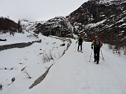 Oggi siamo un gruppo di amici ciaspolatori e scialpinisti che condividono la prima parte dei loro itinerari